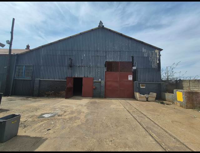 240M² WAREHOUSE TO LET IN LUIPAARDSVLEI