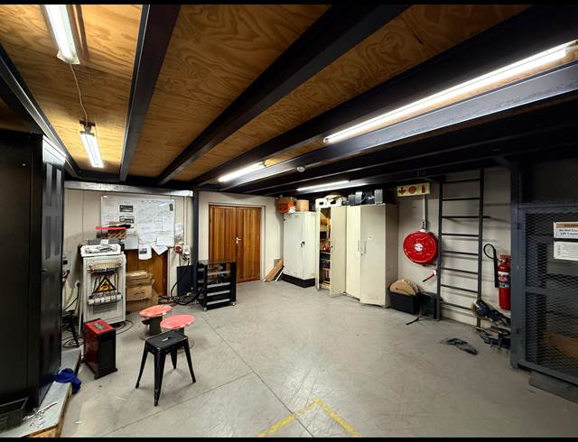 1,043M² WAREHOUSE TO LET IN ORMONDE