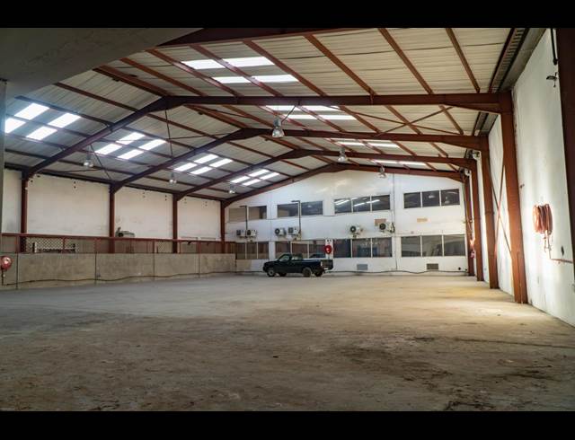 600M² WAREHOUSE TO LET IN CITY WEST