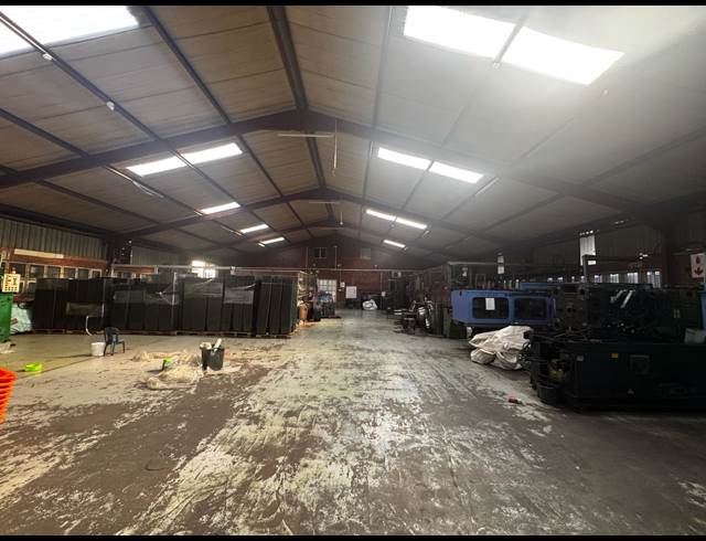 2,250M² WAREHOUSE TO LET IN PHOENIX INDUSTRIAL