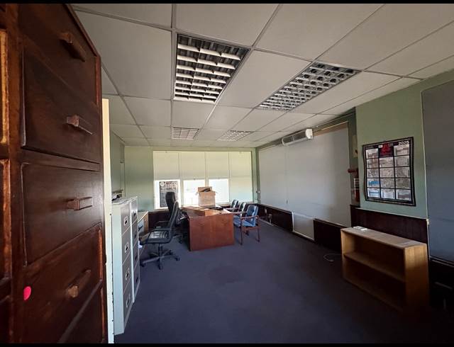 475M² SHOWROOM TO LET IN PAARDEN EILAND