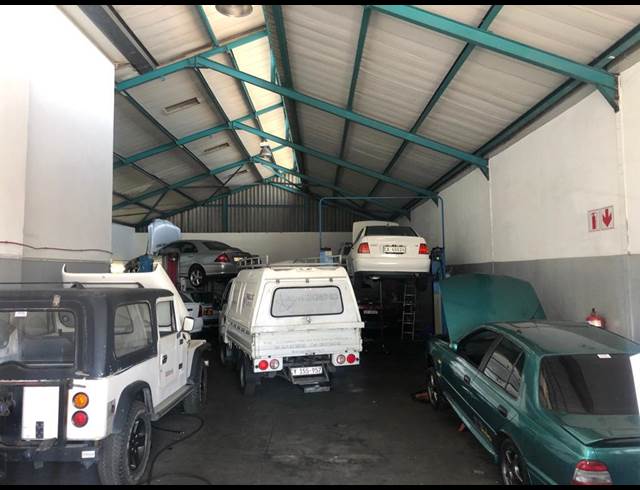 401M² WAREHOUSE RENTED IN STIKLAND INDUSTRIAL