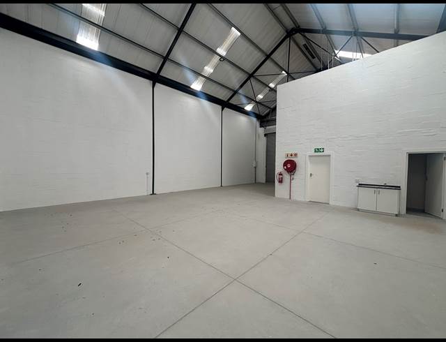 332M² WAREHOUSE TO LET IN FIRGROVE INDUSTRIAL ESTATE