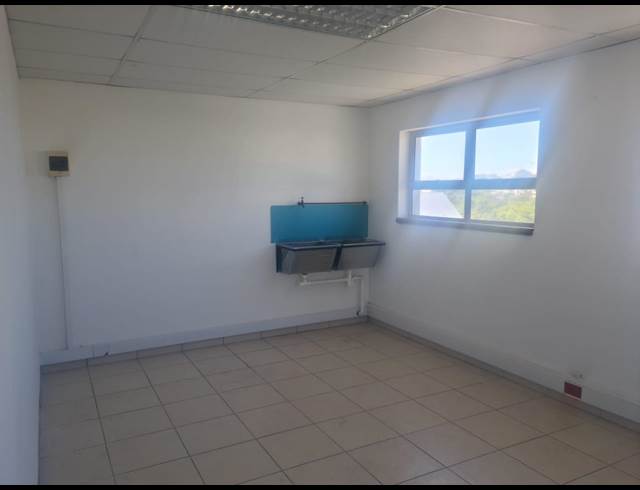 75M² OFFICE RENTED IN CAPRICORN