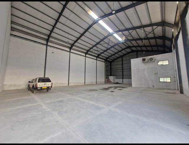 427M² WAREHOUSE TO LET IN STIKLAND INDUSTRIAL
