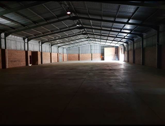 1,300M² WAREHOUSE TO LET IN BRENTWOOD PARK