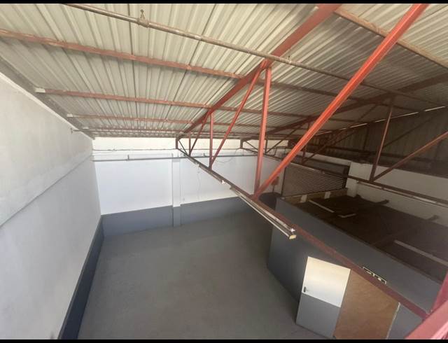 150M² WAREHOUSE TO LET IN STEELEDALE