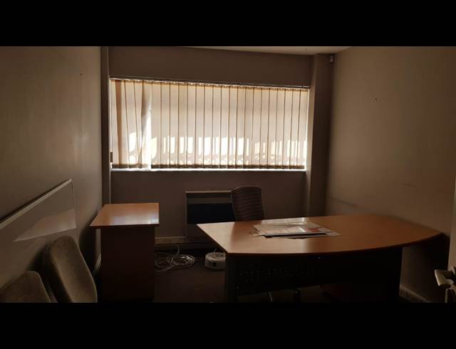 900M² OFFICE TO LET IN TULISA PARK