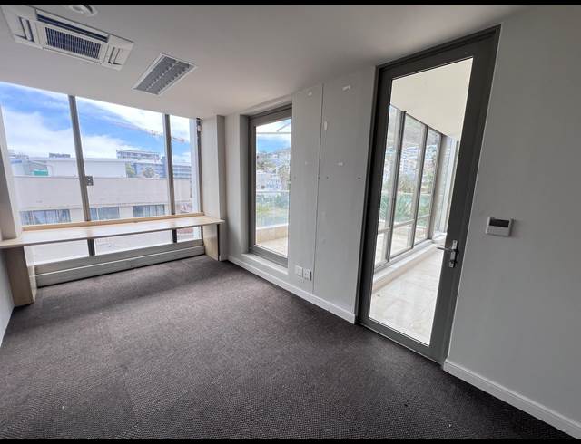 183M² OFFICE TO LET IN SEA POINT