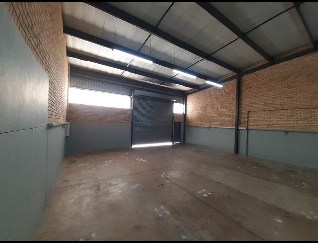 250M² WAREHOUSE TO LET IN CHAMDOR