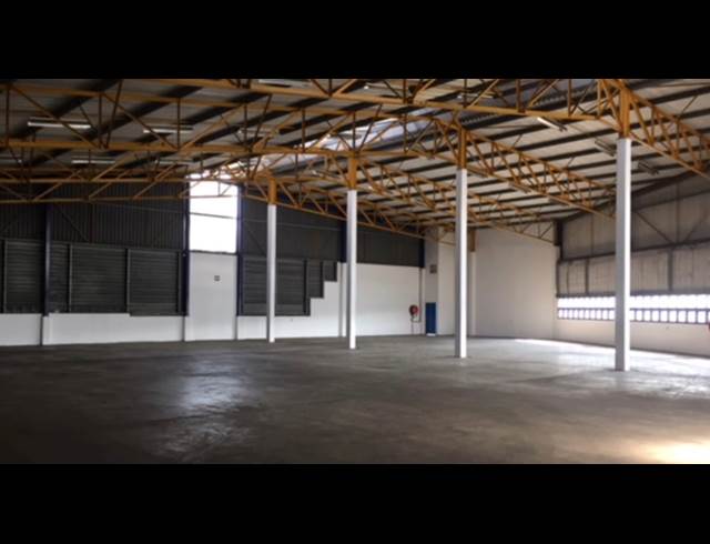 1,616M² WAREHOUSE TO LET IN RED HILL