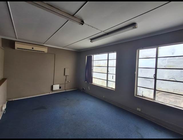 180M² BUILDING TO LET IN ARCADIA