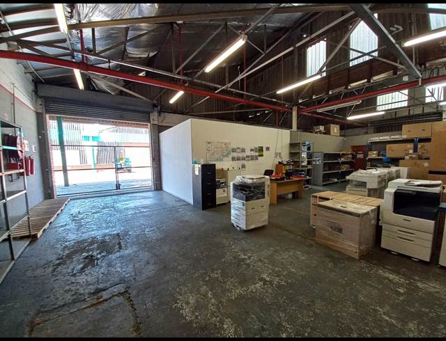 393M² WAREHOUSE RENTED IN CHISELHURST