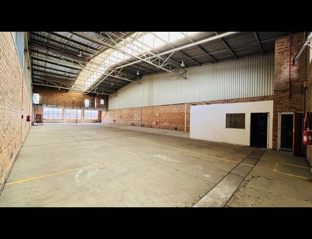 850M² WAREHOUSE TO LET IN STORMILL