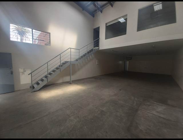 205M² WAREHOUSE RENTED IN WYNBERG