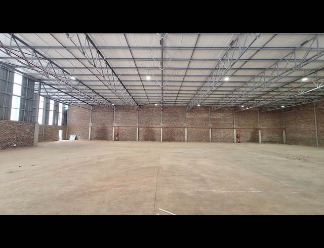 1,300M² WAREHOUSE TO LET IN LANSERIA