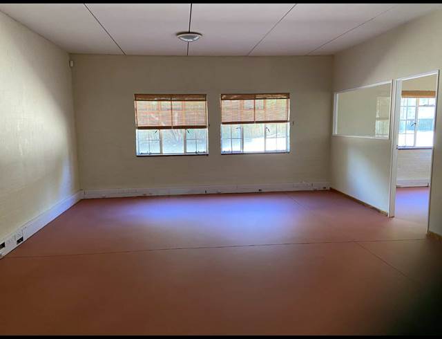 65M² OFFICE TO LET IN WESTLAKE