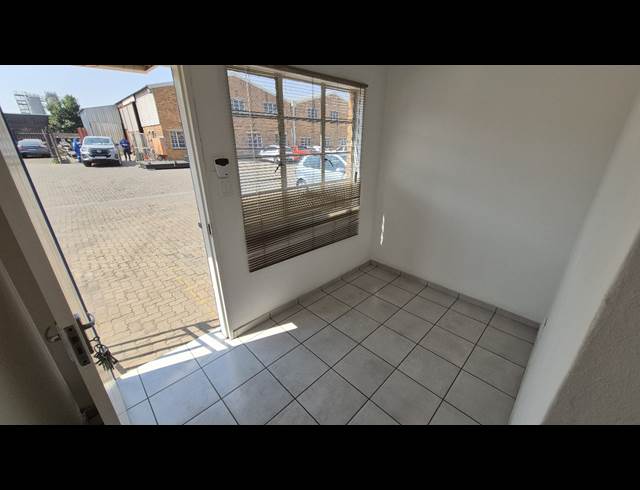 264M² FACTORY TO LET IN ANDERBOLT