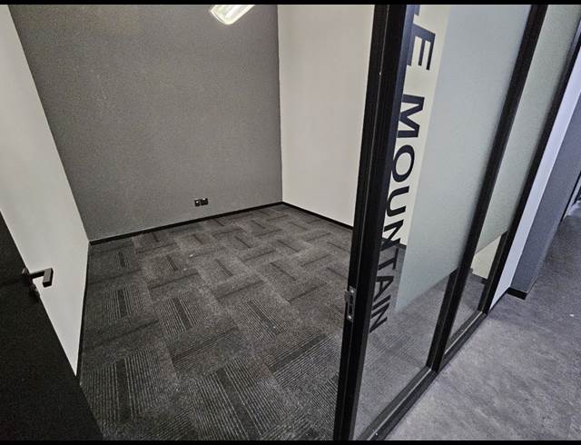 860M² OFFICE TO LET IN PAARDEN EILAND