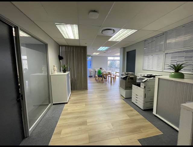 435M² OFFICE TO LET IN WATERFRONT