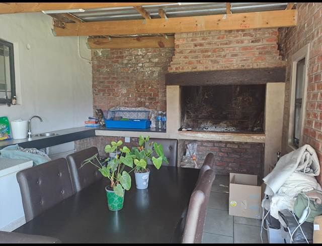 4 bed property to rent in HOSPITAL HILL