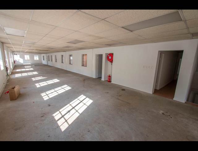 1,049M² INDUSTRIAL YARD TO LET IN HALFWAY HOUSE