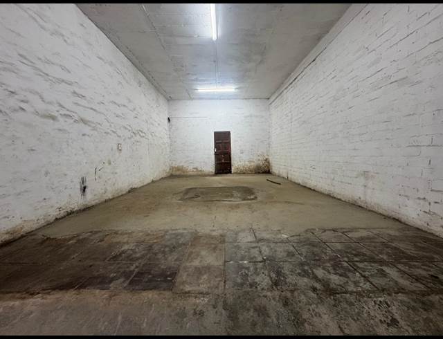 240M² WAREHOUSE TO LET IN PHOENIX INDUSTRIAL