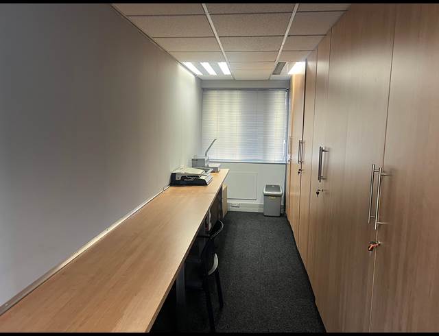 1,246M² OFFICE TO LET IN DAWNCLIFFE