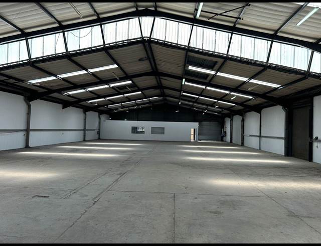 1,146M² WAREHOUSE TO LET IN ANDERBOLT