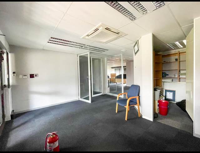 270M² OFFICE TO LET IN WESTVILLE