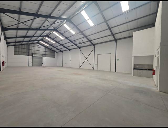 1,232M² WAREHOUSE TO LET IN FIRGROVE