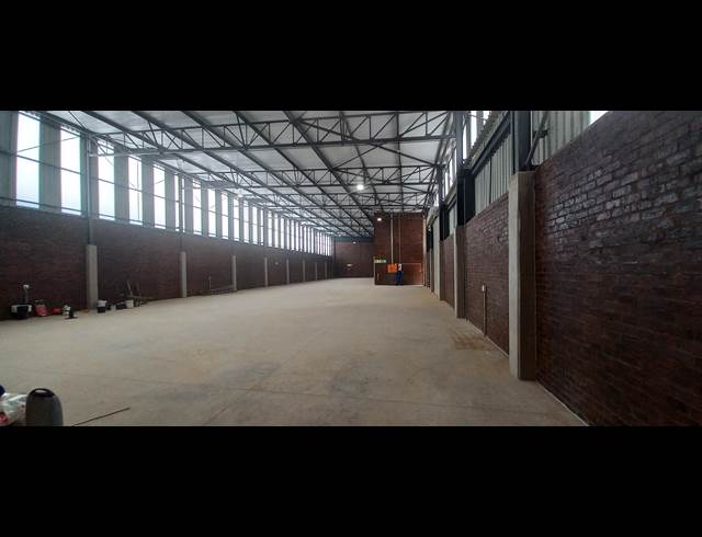 902M² WAREHOUSE TO LET IN LASER PARK