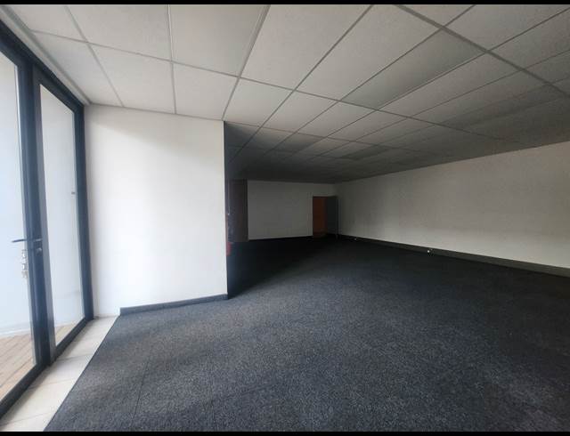 573M² WAREHOUSE TO LET IN OLIFANTSFONTEIN
