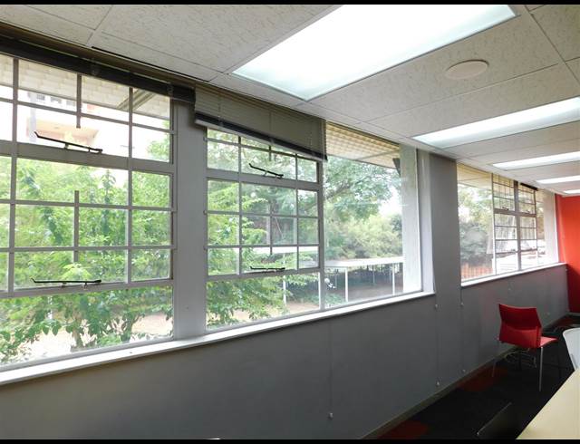 860M² OFFICE TO LET IN FERNDALE