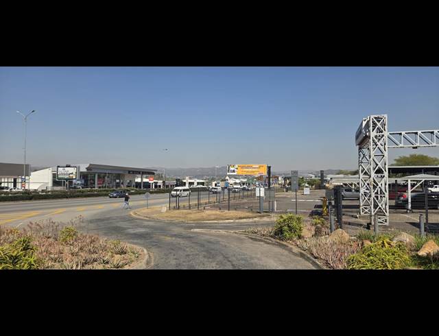 1,526M² RETAIL TO LET IN RIVERSIDE PARK