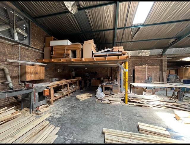 650M² WAREHOUSE TO LET IN DAGGAFONTEIN