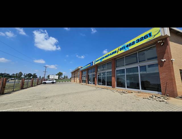 600M² SHOWROOM TO LET IN KYA SANDS