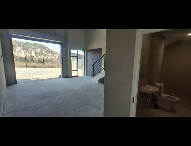 148M² BUILDING TO LET IN MOREHILL