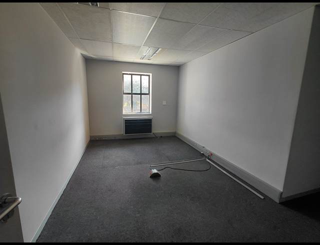383M² OFFICE TO LET IN BRYANSTON