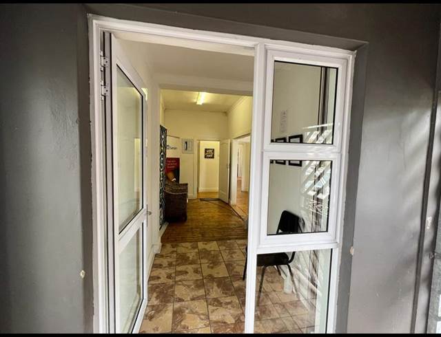 BUSINESS PROPERTY TO RENT IN NEWTON PARK