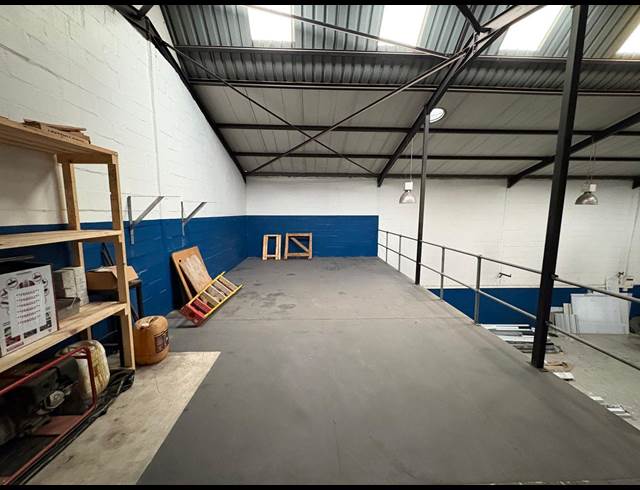 290M² WAREHOUSE TO LET IN STRAND CENTRAL