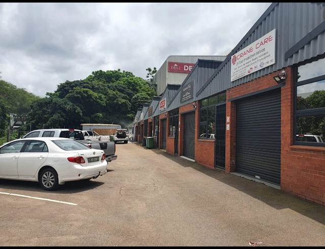 120M² WAREHOUSE TO LET IN NEW GERMANY