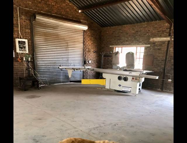 242M² WAREHOUSE TO LET IN BREDELL