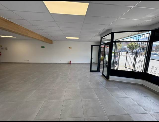90M² OFFICE TO LET IN SOMERSET WEST CENTRAL