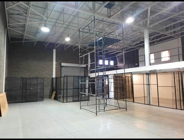 550M² WAREHOUSE TO LET IN STORMILL