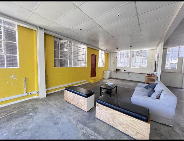 137M² OFFICE TO LET IN WOODSTOCK