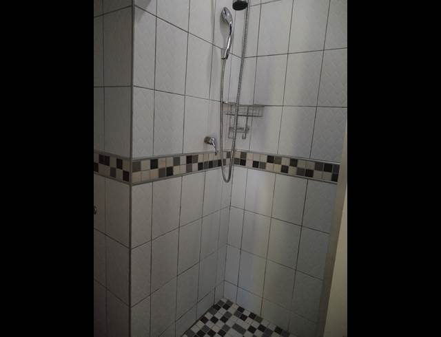 2 bed property to rent in RISECLIFF