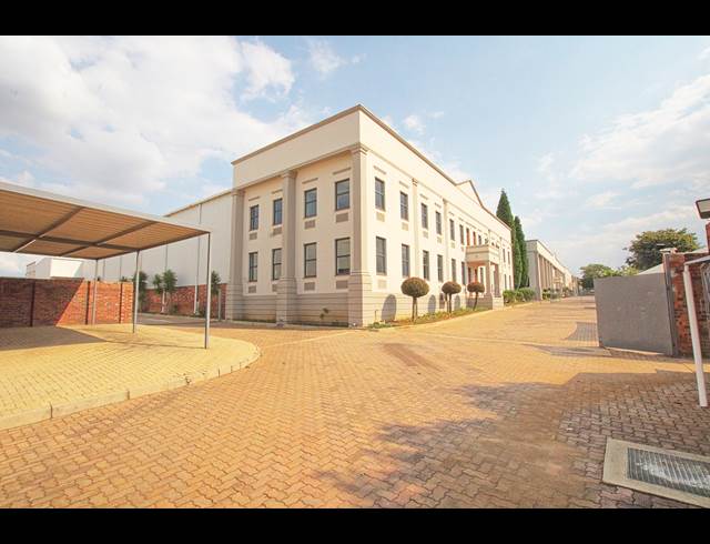 1,060M² WAREHOUSE TO LET IN RANDJESPARK