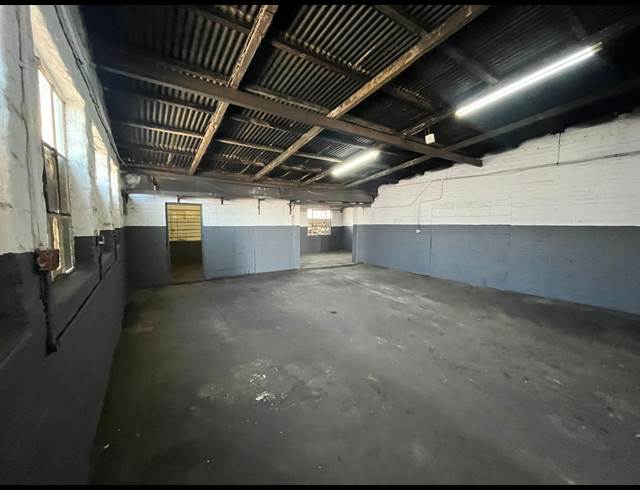 149M² WORKSHOP TO LET IN VULCANIA