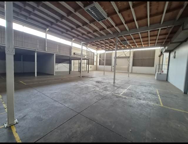 1,016M² WAREHOUSE TO LET IN HALFWAY HOUSE
